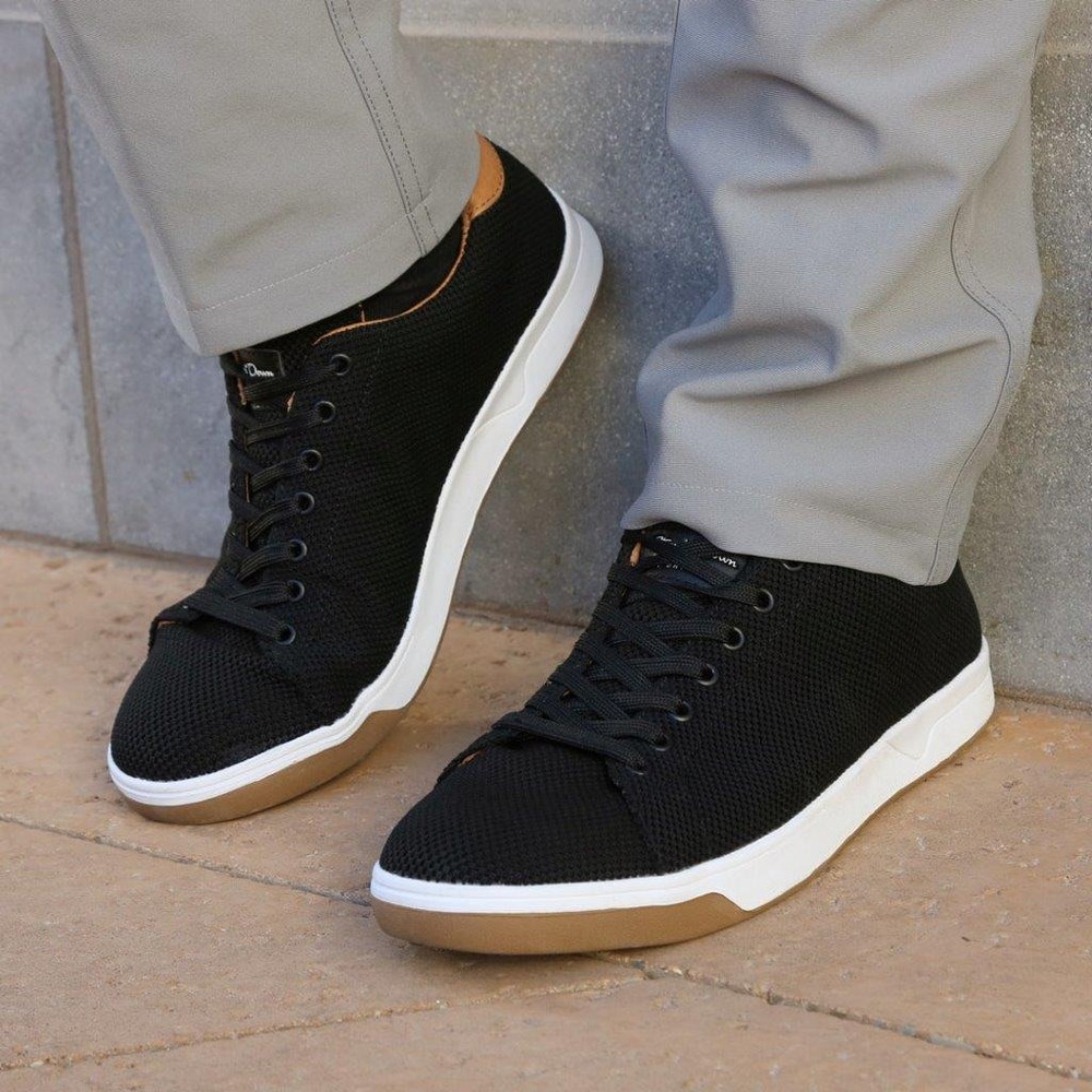 Wings Straight Down Black Sneakers